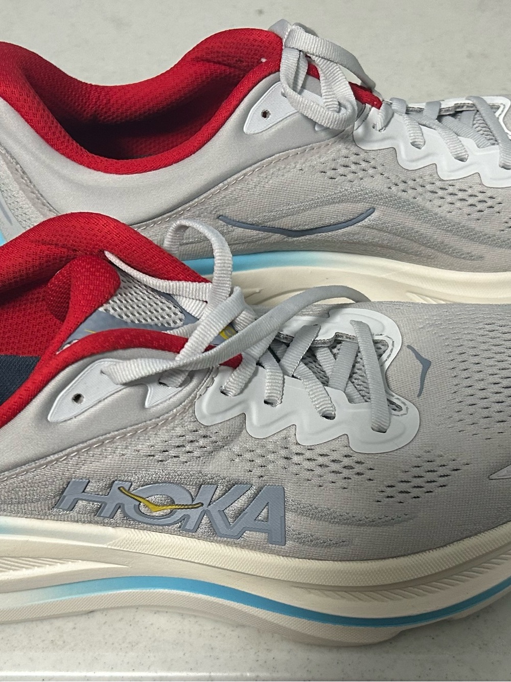 Hoka Bondi 9 Women's Light Gray Running Shoes with Red Lining
